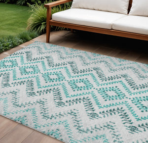 Homeroots 3' Stylish Green And Ivory Geometric Washable Area Rug For Indoor And Outdoor Spaces, Durable Design 8' X 10' Polyester 581560