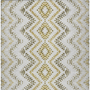 Homeroots 3' Stylish Green And Ivory Geometric Washable Area Rug For Indoor And Outdoor Spaces, Durable Design 3' X 5' Polyester 581563