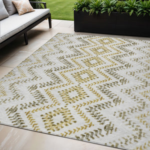 Homeroots 3' Stylish Green And Ivory Geometric Washable Area Rug For Indoor And Outdoor Spaces, Durable Design 5' X 8' Polyester 581564