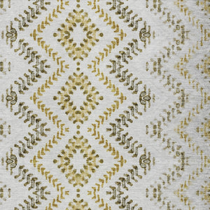 Homeroots 3' Stylish Green And Ivory Geometric Washable Area Rug For Indoor And Outdoor Spaces, Durable Design 5' X 8' Polyester 581564