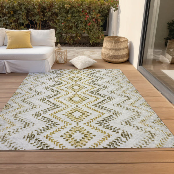 Homeroots 3' Stylish Green And Ivory Geometric Washable Area Rug For Indoor And Outdoor Spaces, Durable Design 9' X 12' Polyester 581567