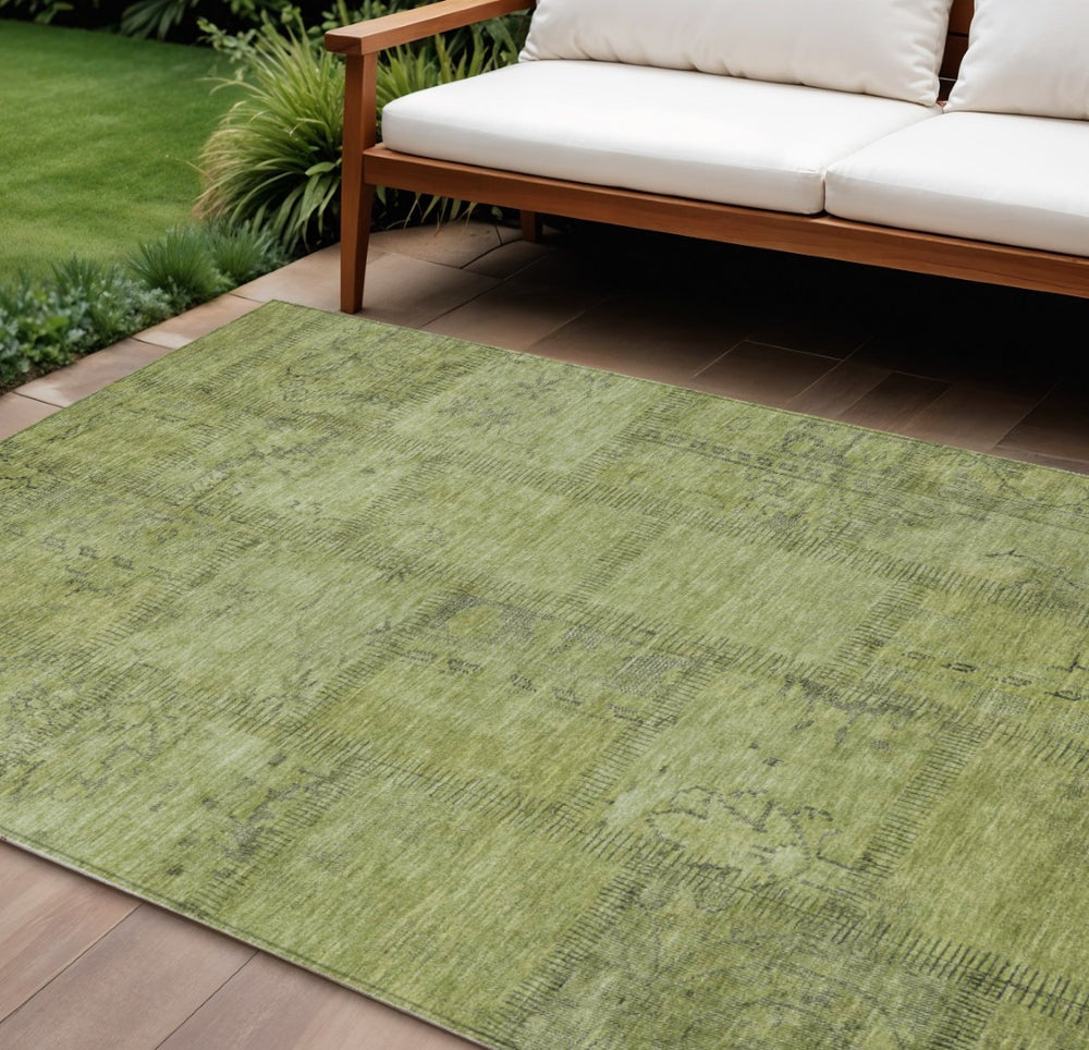 HomeRoots 9' Fern Green and Artichoke Green Patchwork Washable Area Rug for Indoor and Outdoor Spaces 9' X 12' 581597