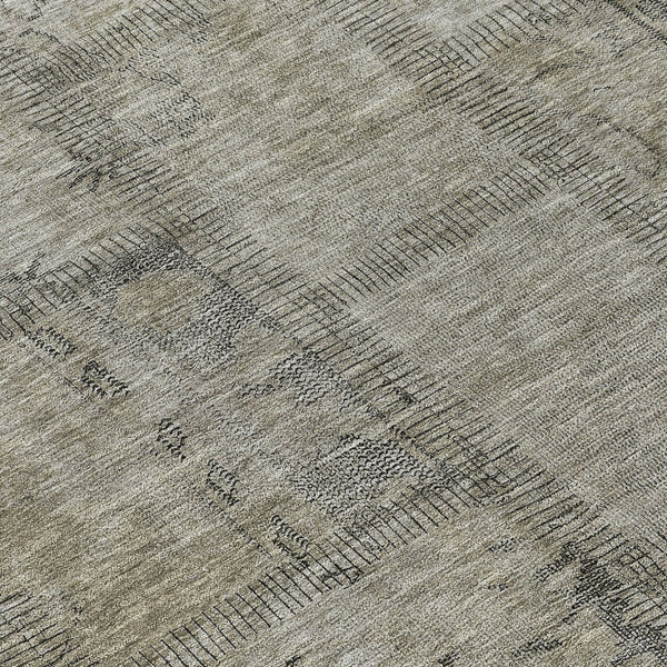 Homeroots 3' Beige Taupe And Brown Patchwork Washable Area Rug For Indoor Or Outdoor Spaces, Stylish & Durable 8' Round Polyester 581625