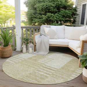 Homeroots 3' Stylish Artichoke Green And Mint Striped Washable Indoor-outdoor Area Rug For All Spaces 8' Round Polyester 581637