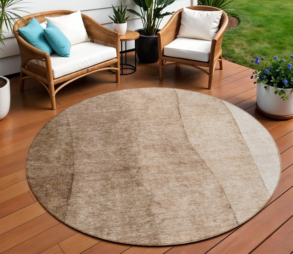 HomeRoots 5' Durable Brown and Beige Ombre Area Rug - Stylish Washable Design for Indoor and Outdoor Spaces 8' Round 581800