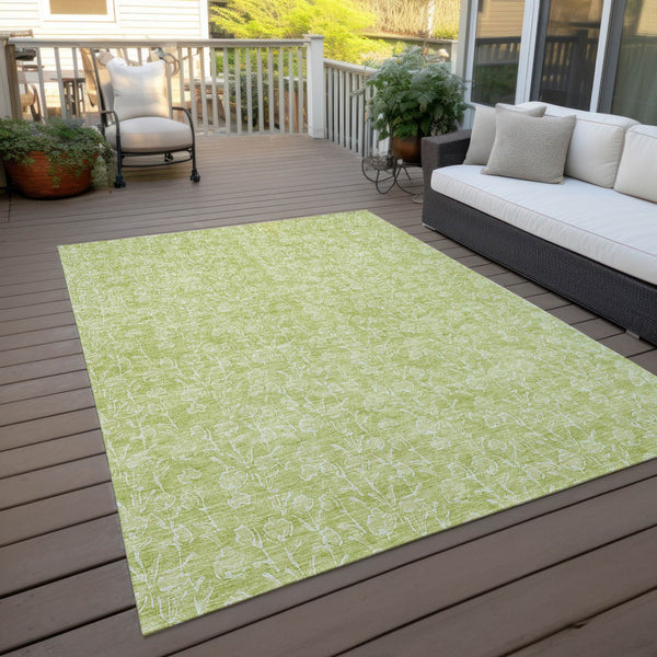 Homeroots 3' Artichoke Green & Ivory Floral Washable Area Rug For Indoor & Outdoor Spaces, Durable Design 5' X 8' Polyester 581841