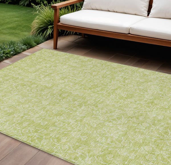 Homeroots 3' Artichoke Green & Ivory Floral Washable Area Rug For Indoor & Outdoor Spaces, Durable Design 8' X 10' Polyester 581843