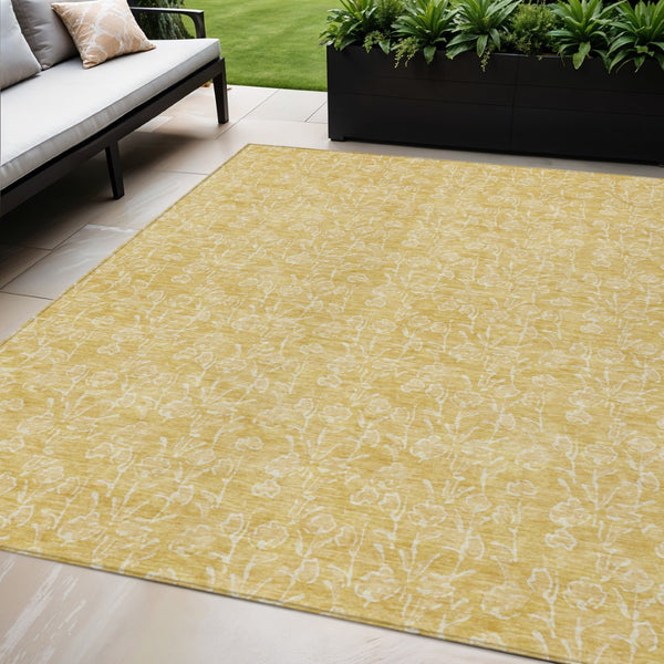 HomeRoots 5' Gold and Ivory Floral Area Rug – Timeless, Washable Design for Indoor and Outdoor Spaces 5' X 8' 581865