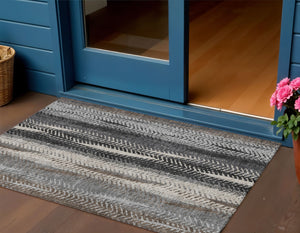 Homeroots 3' Stylish Botanical Leaves Indoor Outdoor Area Rug - Durable, Washable, And Versatile For Any Space 3' X 5' Polyester 581930