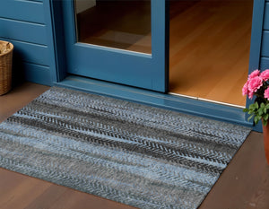 Homeroots 3' Stylish Botanical Leaves Indoor Outdoor Area Rug - Durable, Washable, And Versatile For Any Space 3' X 5' Polyester 581936