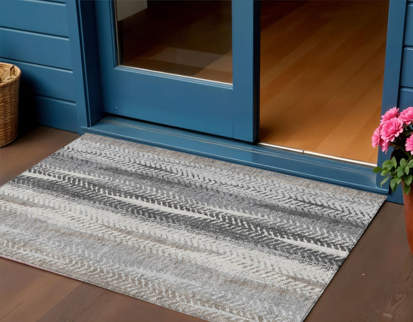 Homeroots 3' Stylish Botanical Leaves Indoor Outdoor Area Rug - Durable, Washable, And Versatile For Any Space 3' X 5' Polyester 581942