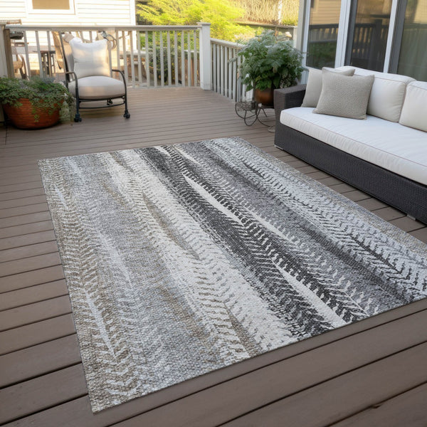Homeroots 3' Stylish Botanical Leaves Indoor Outdoor Area Rug - Durable, Washable, And Versatile For Any Space 8' X 10' Polyester 581945