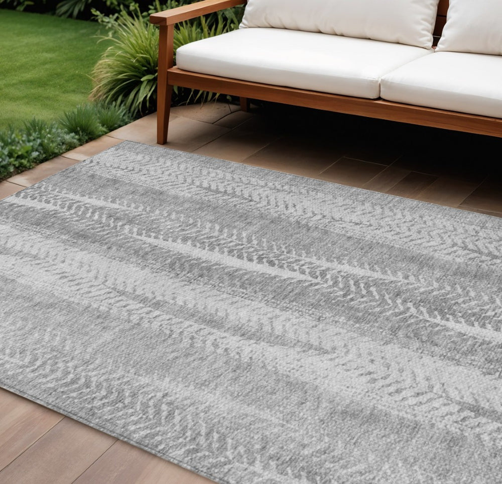 HomeRoots 9' Botanical Leaves Area Rug in Silver Gray and Graphite – Washable, Indoor/Outdoor Durable Design 9' X 12' 581994