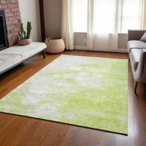 Homeroots 3' Artichoke Green Abstract Area Rug - Washable Indoor/Outdoor, Stain-resistant, Stylish Design 3' X 5' Polyester 582188