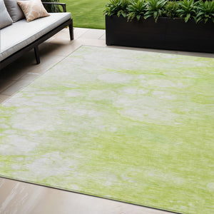 Homeroots 3' Artichoke Green Abstract Area Rug - Washable Indoor/Outdoor, Stain-resistant, Stylish Design 5' X 8' Polyester 582189