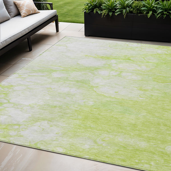 Homeroots 3' Artichoke Green Abstract Area Rug - Washable Indoor/Outdoor, Stain-resistant, Stylish Design 5' X 8' Polyester 582189
