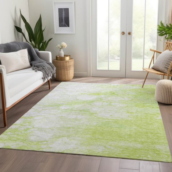 Homeroots 3' Artichoke Green Abstract Area Rug - Washable Indoor/Outdoor, Stain-resistant, Stylish Design 8' X 10' Polyester 582191