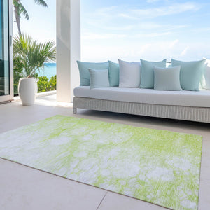 Homeroots 3' Artichoke Green Abstract Area Rug - Washable Indoor/Outdoor, Stain-resistant, Stylish Design 8' X 10' Polyester 582191