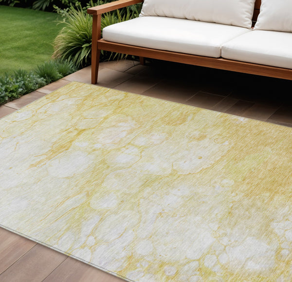 Homeroots 3' Artichoke Green Abstract Area Rug - Washable Indoor/Outdoor, Stain-resistant, Stylish Design 10' X 14' Polyester 582217