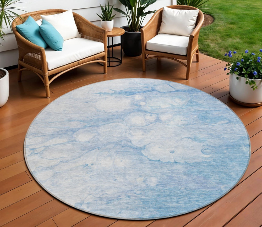HomeRoots 5' Stylish Modern Abstract Area Rug in Sky Blue, Denim, and Silver – Washable Indoor/Outdoor Design 8' Round 582220