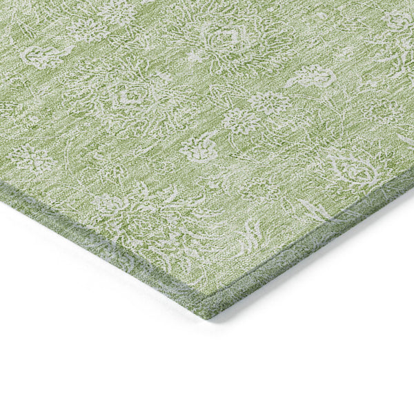 Homeroots 3' Floral Washable Area Rug In Artichoke Green Mint Green & Ivory For Indoor/Outdoor Spaces 5' X 8' Polyester 582315