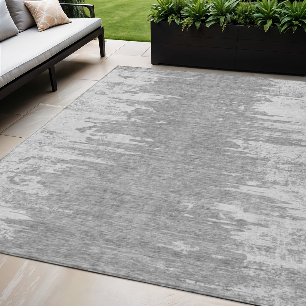 HomeRoots 5' Stylish Silver Gray and Ivory Abstract Washable Area Rug for Indoor and Outdoor Spaces 5' X 8' 582441