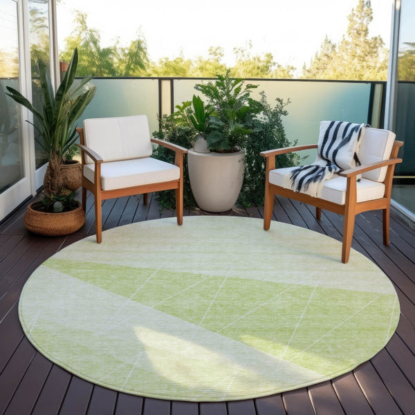 Homeroots 3' Mint Green And Ivory Geometric Washable Area Rug For Indoor And Outdoor Spaces, Stain Resistant 8' Round Polyester 582460