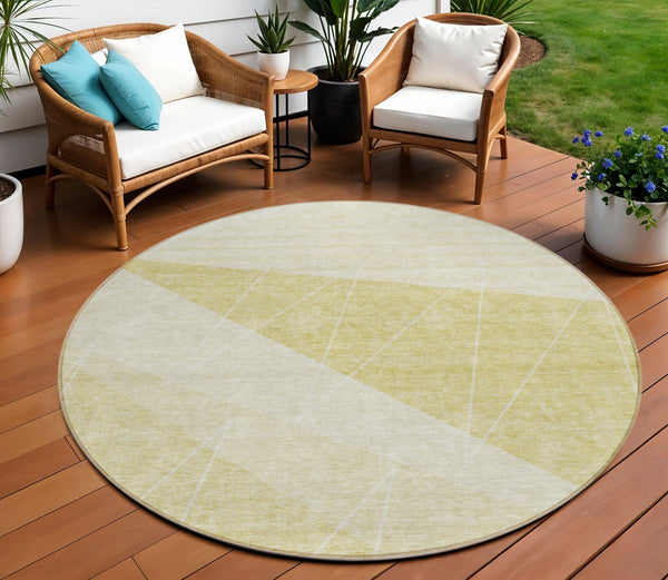 Homeroots 3' Mint Green And Ivory Geometric Washable Area Rug For Indoor And Outdoor Spaces, Stain Resistant 8' Round Polyester 582502