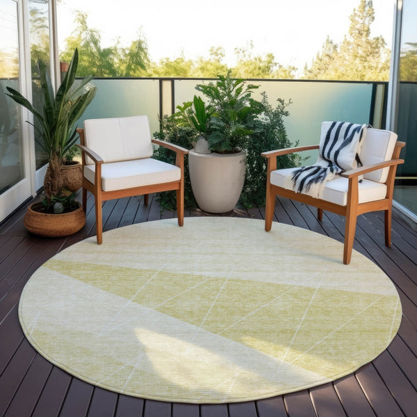 Homeroots 3' Mint Green And Ivory Geometric Washable Area Rug For Indoor And Outdoor Spaces, Stain Resistant 8' Round Polyester 582502
