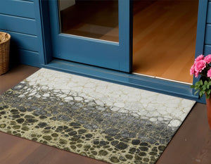 Homeroots 3' Stylish Green And Mint Abstract Washable Area Rug For Indoor And Outdoor Spaces, Durable Design 3' X 5' Polyester 582512