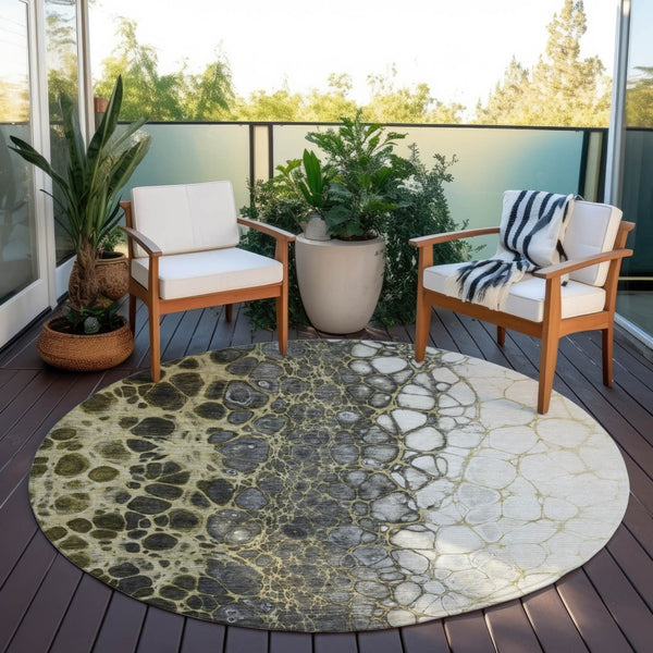 Homeroots 3' Stylish Green And Mint Abstract Washable Area Rug For Indoor And Outdoor Spaces, Durable Design 8' Round Polyester 582514