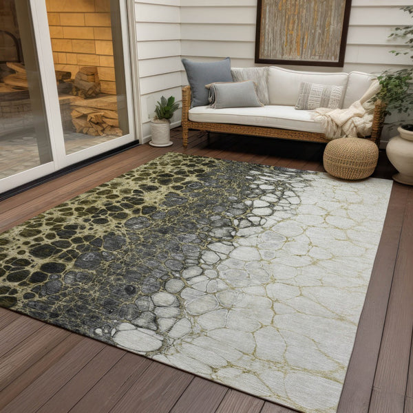 Homeroots 3' Stylish Green And Mint Abstract Washable Area Rug For Indoor And Outdoor Spaces, Durable Design 8' X 10' Polyester 582515