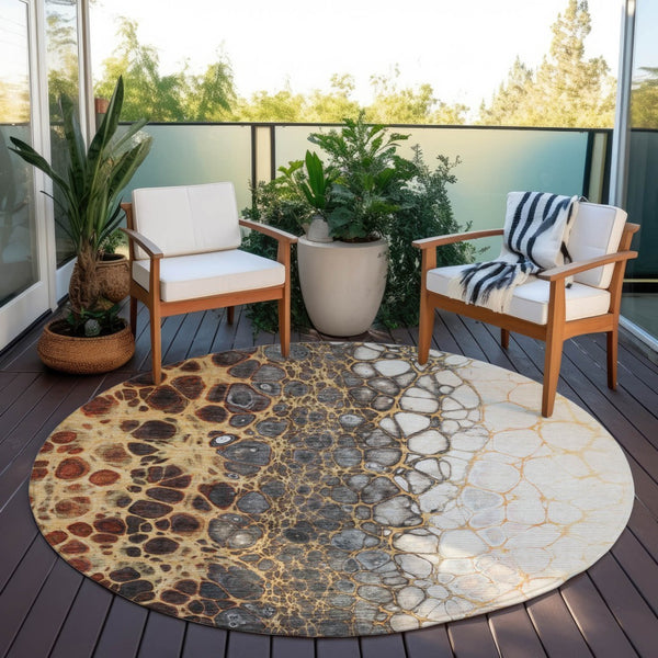 Homeroots 3' Stylish Green And Mint Abstract Washable Area Rug For Indoor And Outdoor Spaces, Durable Design 8' Round Polyester 582526
