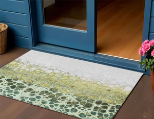 Homeroots 3' Stylish Green And Mint Abstract Washable Area Rug For Indoor And Outdoor Spaces, Durable Design 3' X 5' Polyester 582530