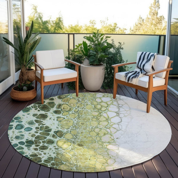 Homeroots 3' Stylish Green And Mint Abstract Washable Area Rug For Indoor And Outdoor Spaces, Durable Design 8' Round Polyester 582532