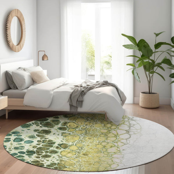Homeroots 3' Stylish Green And Mint Abstract Washable Area Rug For Indoor And Outdoor Spaces, Durable Design 8' Round Polyester 582532