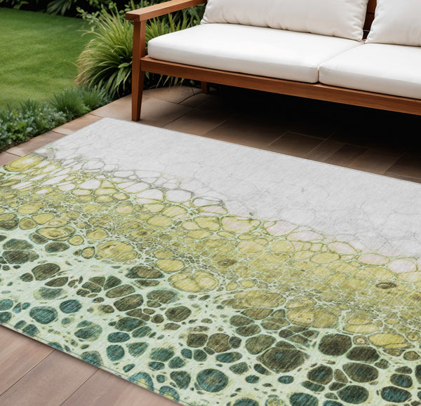 Homeroots 3' Stylish Green And Mint Abstract Washable Area Rug For Indoor And Outdoor Spaces, Durable Design 10' X 14' Polyester 582535