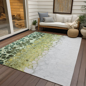 Homeroots 3' Stylish Green And Mint Abstract Washable Area Rug For Indoor And Outdoor Spaces, Durable Design 10' X 14' Polyester 582535