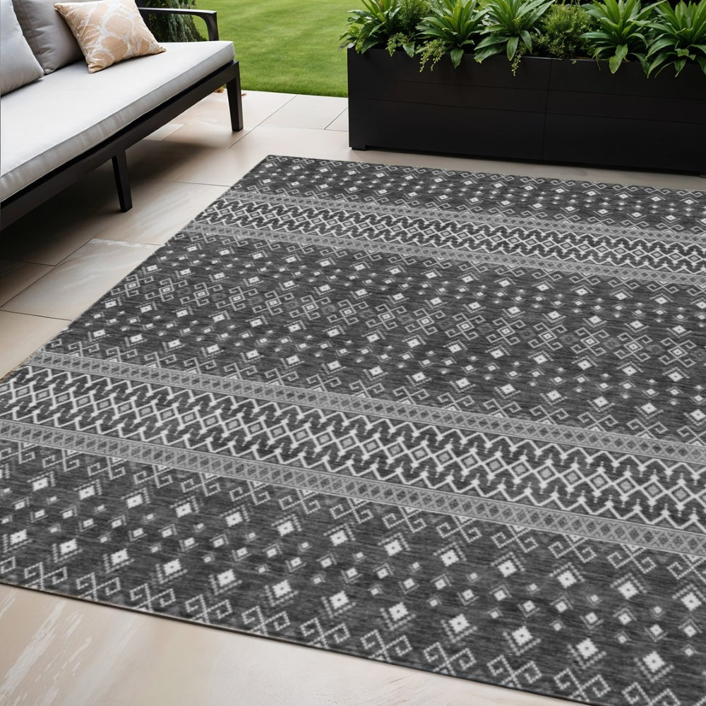 HomeRoots 5' Stylish Gray Silver Charcoal Tribal Area Rug - Durable, Washable & Perfect for Indoor/Outdoor Use 5' X 8' 582567