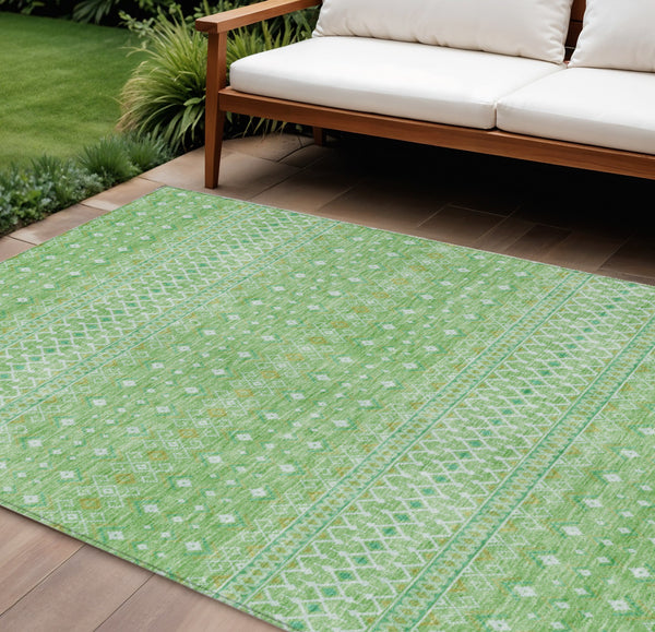 Homeroots 3' Stylish Green And Mint Tribal Washable Area Rug For Indoor And Outdoor Spaces, Durable Design 10' X 14' Polyester 582601