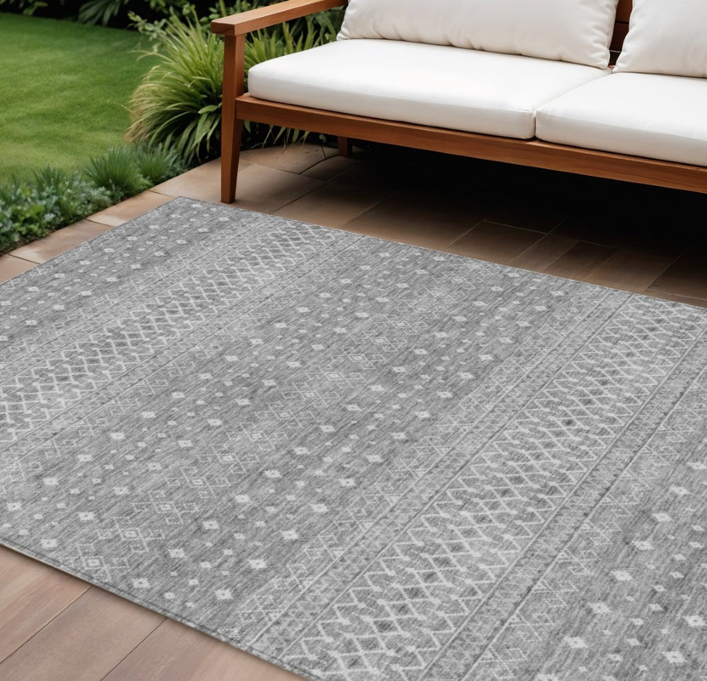 HomeRoots 9' Silver Gray and Ivory Tribal Area Rug - Washable, Durable, Indoor-Outdoor Versatility for Any Space 9' X 12' 582648