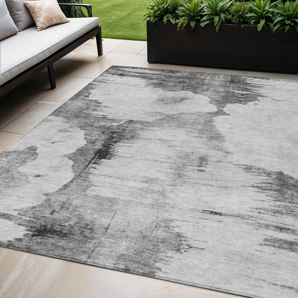 Homeroots 3' Elegant Beige Ivory And Taupe Abstract Washable Area Rug For Indoor And Outdoor Spaces 5' X 8' Polyester 582669