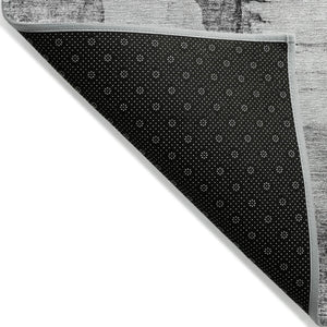 Homeroots 3' Elegant Beige Ivory And Taupe Abstract Washable Area Rug For Indoor And Outdoor Spaces 8' X 10' Polyester 582671