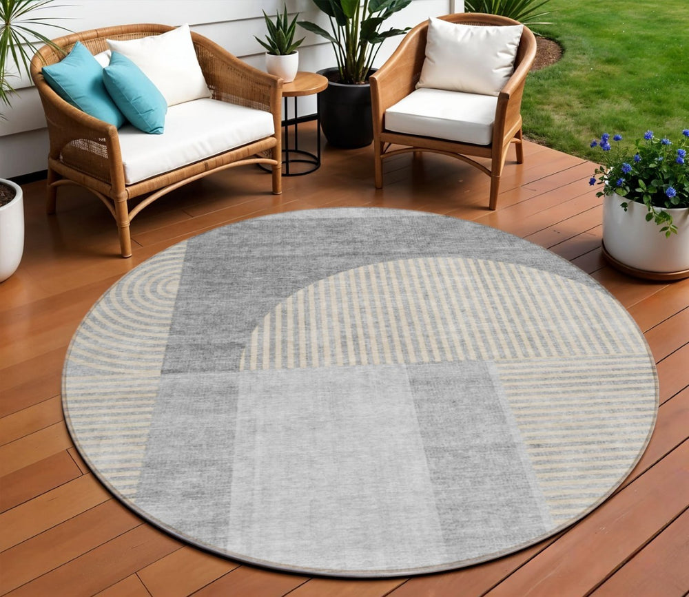 HomeRoots 5' Stylish Silver Gray and Beige Geometric Washable Indoor Outdoor Area Rug for Modern Spaces 8' Round 582730