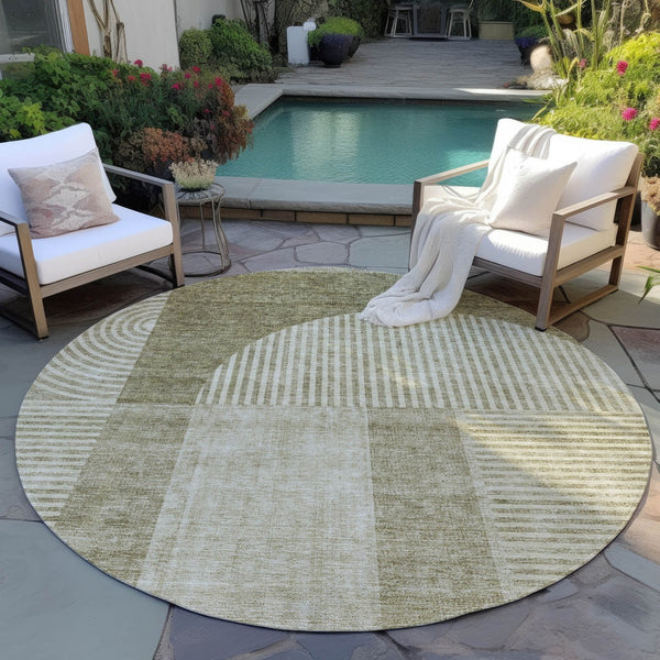 Homeroots 3' Blush Pink And Mauve Geometric Washable Area Rug For Stylish Indoor And Outdoor Spaces 8' Round Polyester 582742