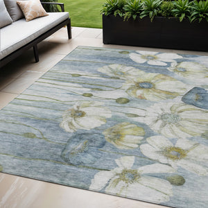 Homeroots 3' Denim Blue Floral Washable Area Rug - Perfect For Indoor Outdoor Spaces, Stain Resistant Design 5' X 8' Polyester 582747