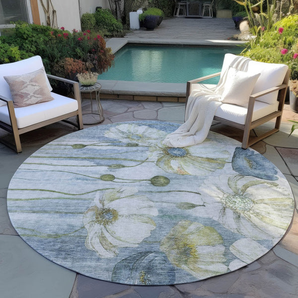Homeroots 3' Denim Blue Floral Washable Area Rug - Perfect For Indoor Outdoor Spaces, Stain Resistant Design 8' Round Polyester 582748