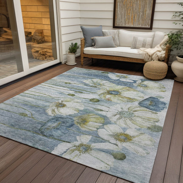 Homeroots 3' Denim Blue Floral Washable Area Rug - Perfect For Indoor Outdoor Spaces, Stain Resistant Design 10' X 14' Polyester 582751