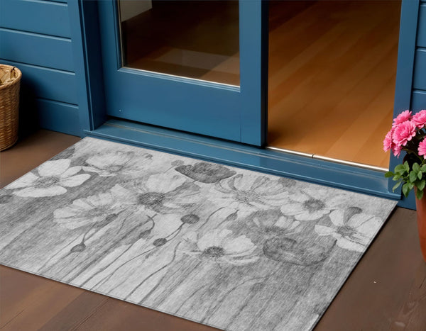 Homeroots 3' Denim Blue Floral Washable Area Rug - Perfect For Indoor Outdoor Spaces, Stain Resistant Design 3' X 5' Polyester 582752