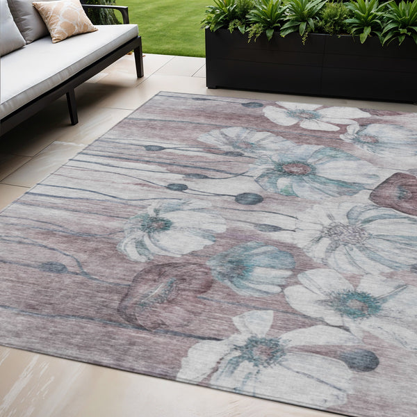 Homeroots 3' Denim Blue Floral Washable Area Rug - Perfect For Indoor Outdoor Spaces, Stain Resistant Design 5' X 8' Polyester 582777